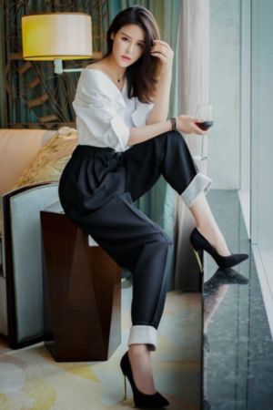 粉嫩小仙女扒开自慰喷水_未删减完整版