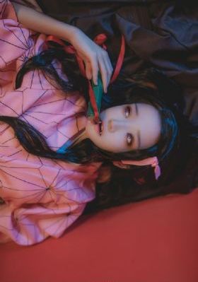欧美情趣内衣时装展_4K手机在线观看